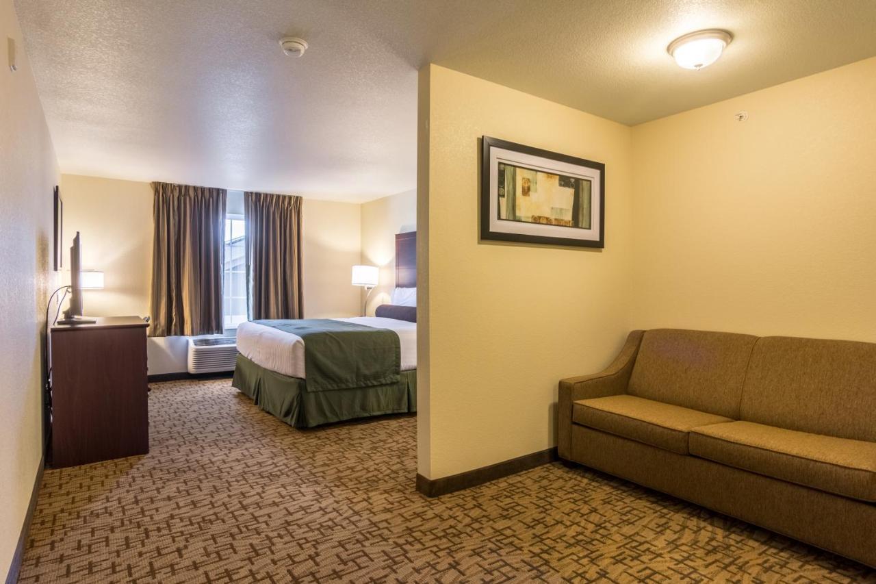 Cobblestone Hotel & Suites - Torrington Exterior photo