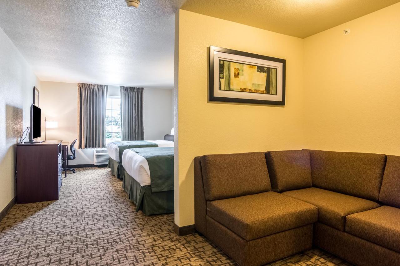 Cobblestone Hotel & Suites - Torrington Exterior photo
