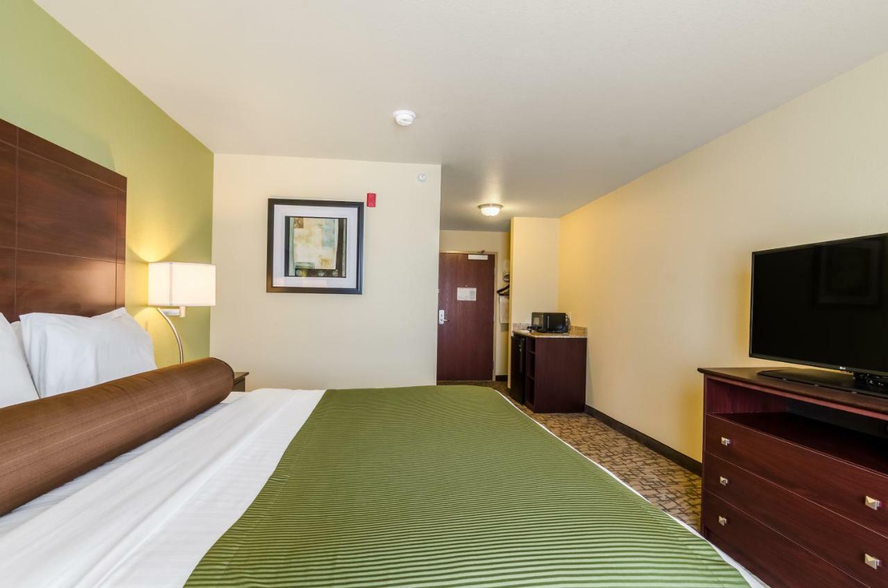 Cobblestone Hotel & Suites - Torrington Exterior photo