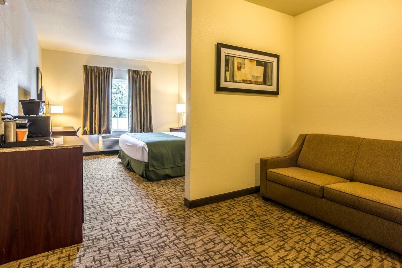 Cobblestone Hotel & Suites - Torrington Exterior photo