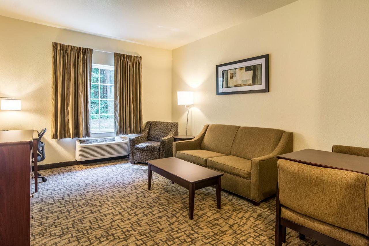 Cobblestone Hotel & Suites - Torrington Exterior photo